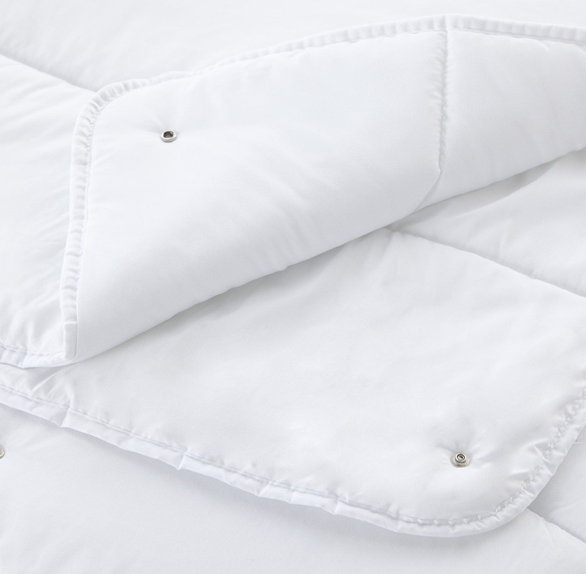 Couette duo 4 saisons fibres Airbel, enveloppe microfibre toucher soie anti-acariens