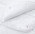Couette duo 4 saisons fibres Airbel, enveloppe microfibre toucher soie anti-acariens