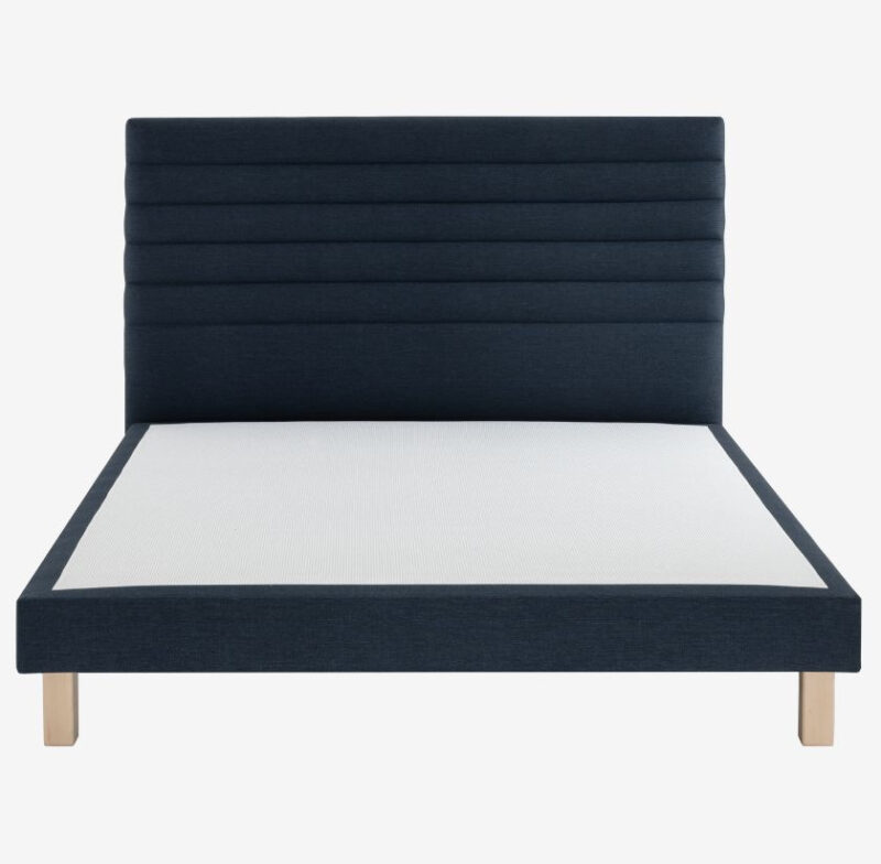 Tête de lit tapissier mousse et ouate, ossature bois massif fixation glissières